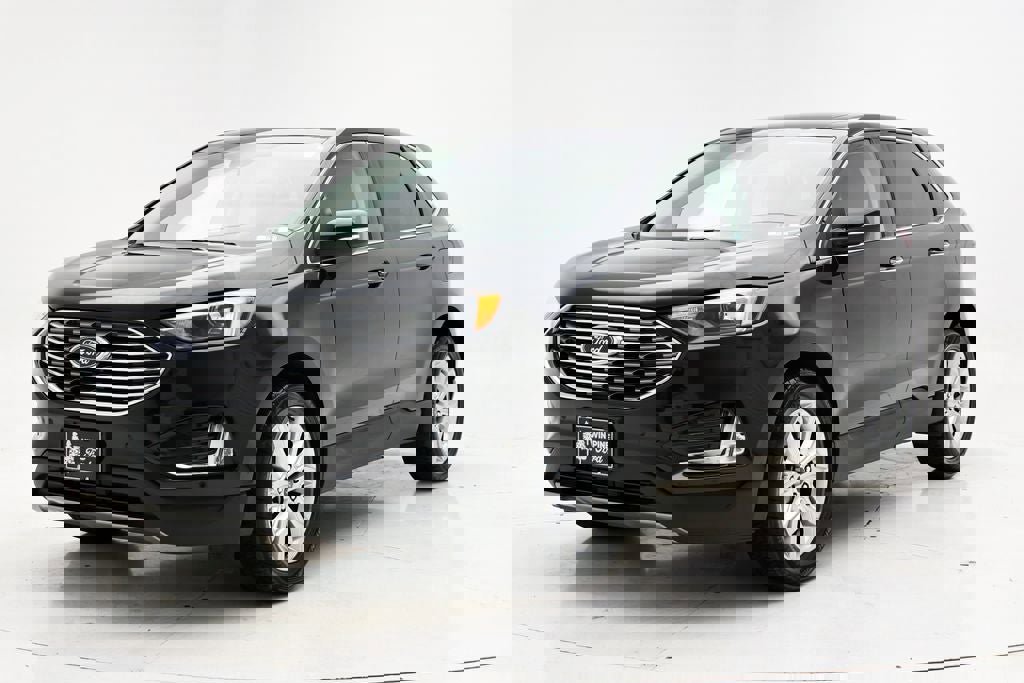 Used 2023 Ford Edge Titanium AWD/4WD image 2