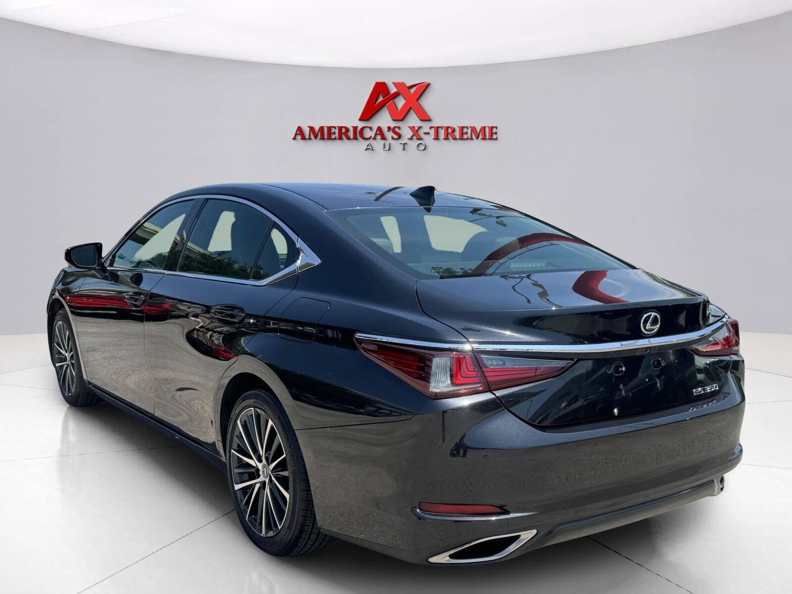 Used 2024 Lexus ES 350 w/ Premium Package FWD image 4