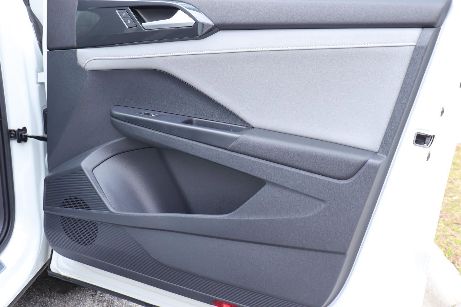 Used 2023 Volkswagen Taos SEL image 19