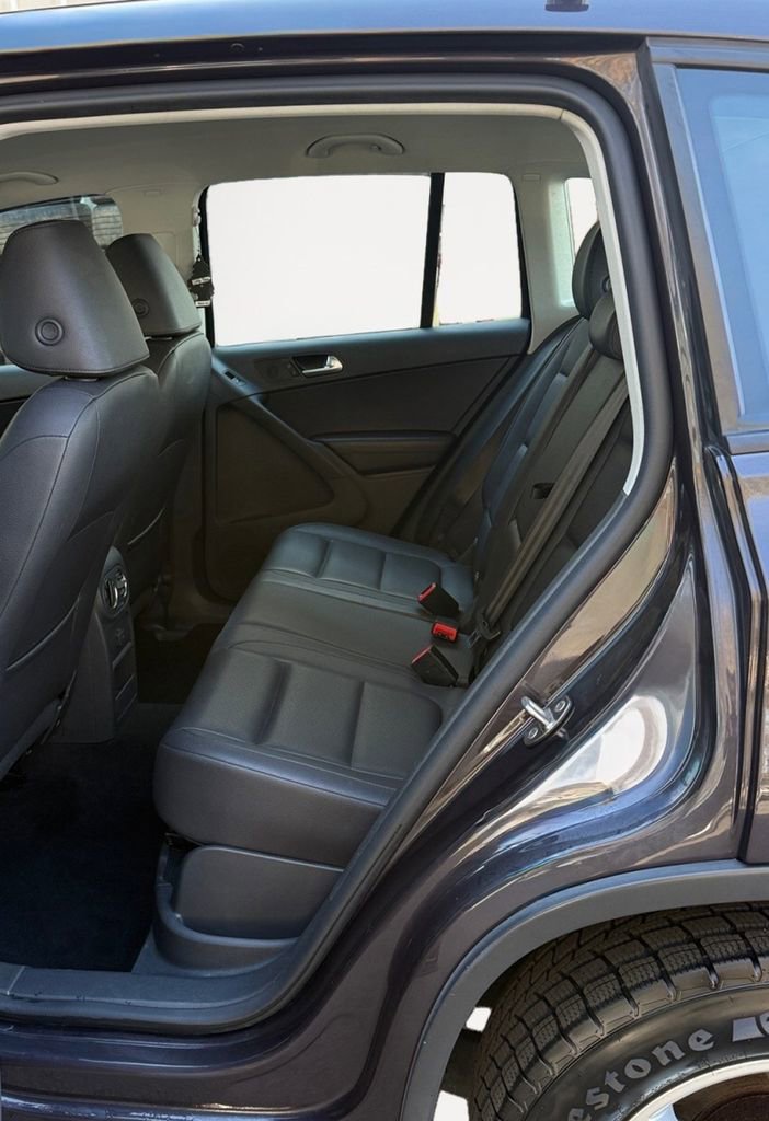 Used 2016 Volkswagen Tiguan S image 12