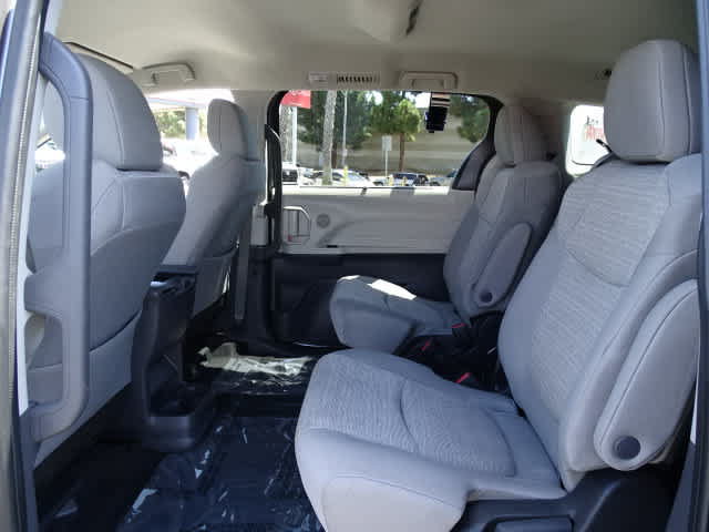 Used 2023 Toyota Sienna LE FWD image 20