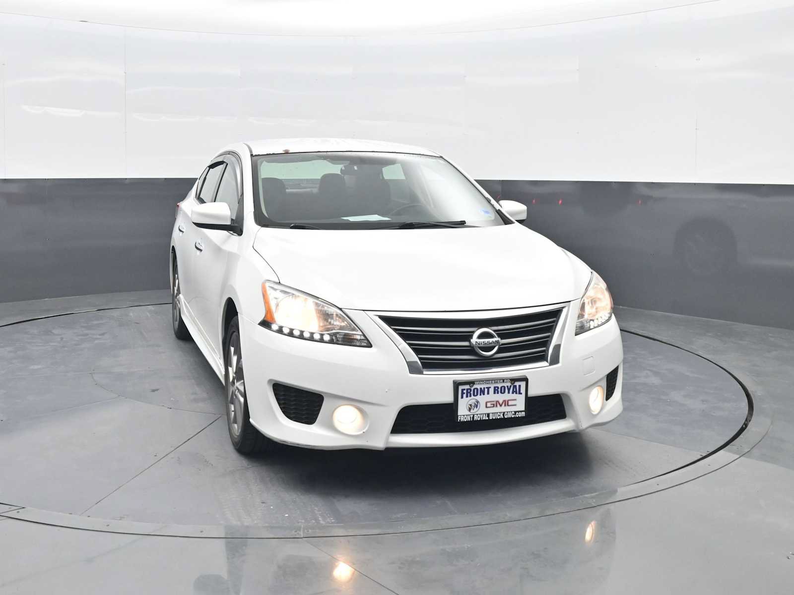 Used 2014 Nissan Sentra SR w/ SR Driver Package FWD image 2