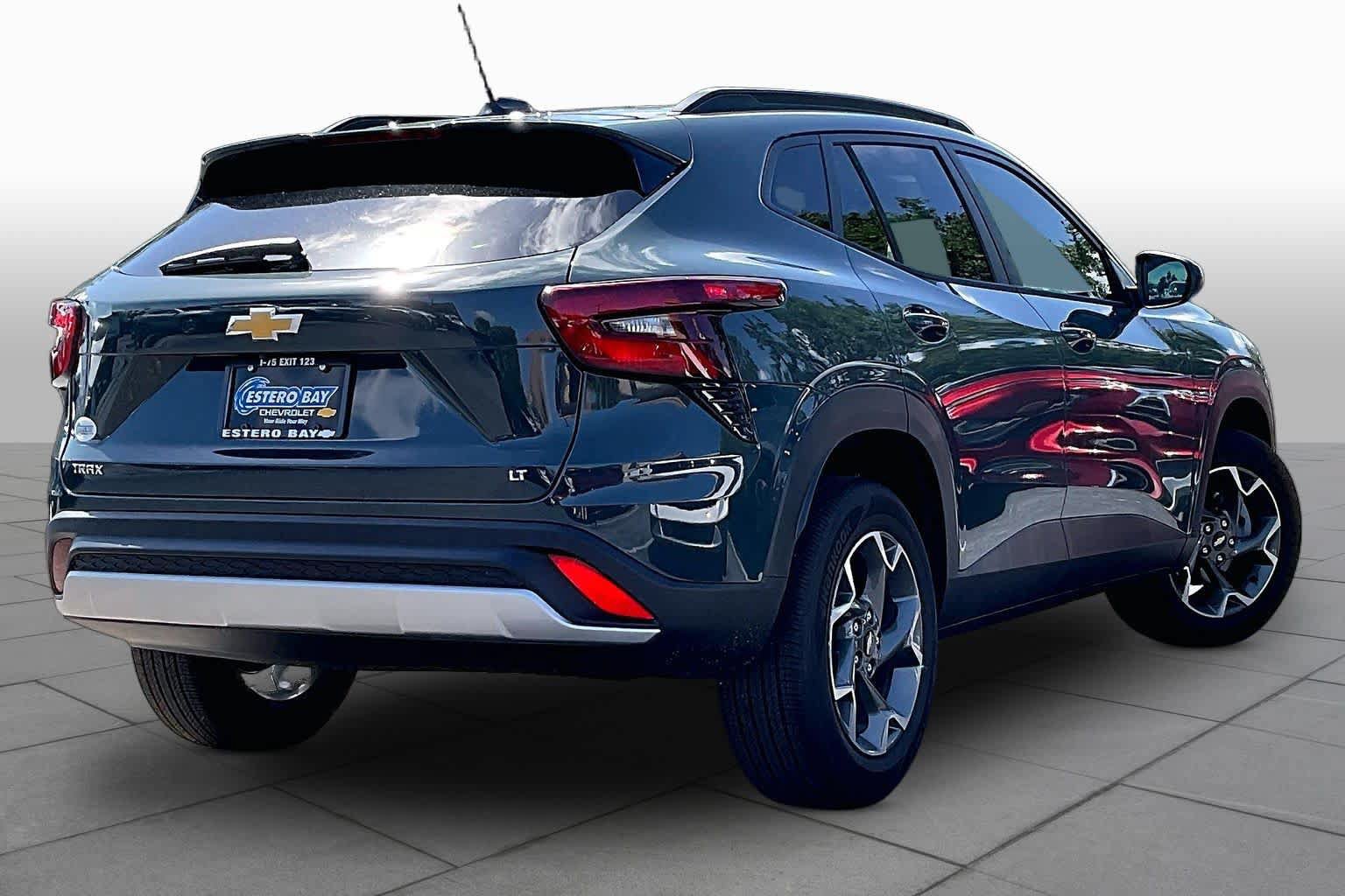 Used 2026 Chevrolet Trax LT w/ LT Convenience Package FWD image 13