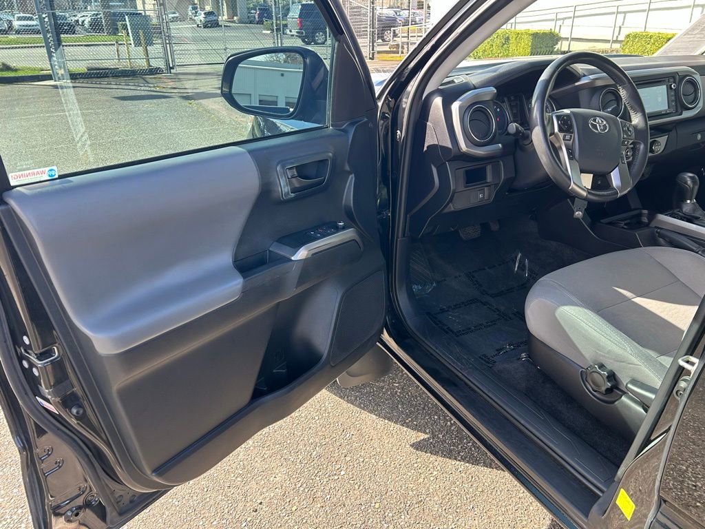 Certified 2018 Toyota Tacoma SR5 w/ SR5 Appearance Package (SM) AWD/4WD image 9