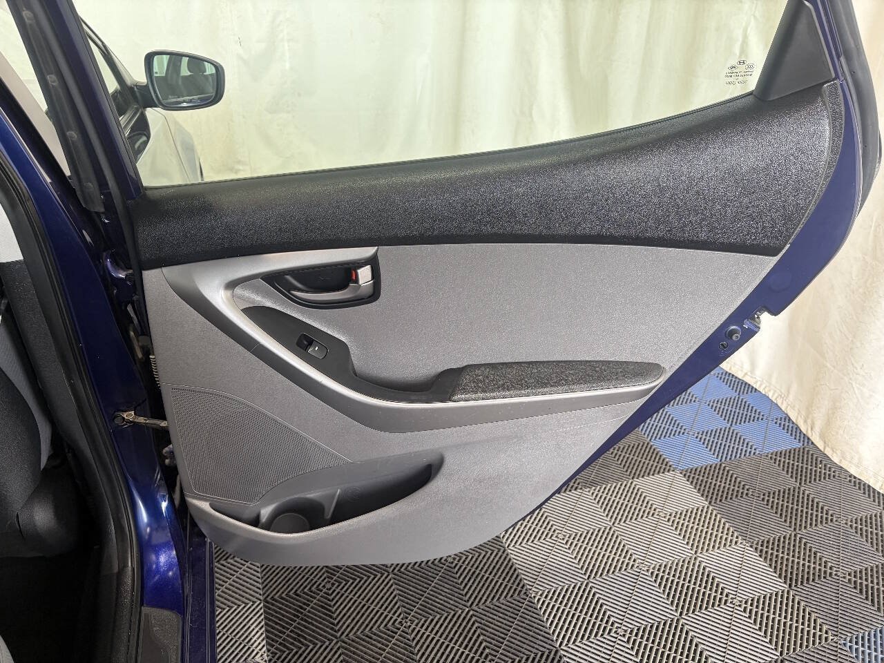 Used 2011 Hyundai Elantra GLS FWD image 11