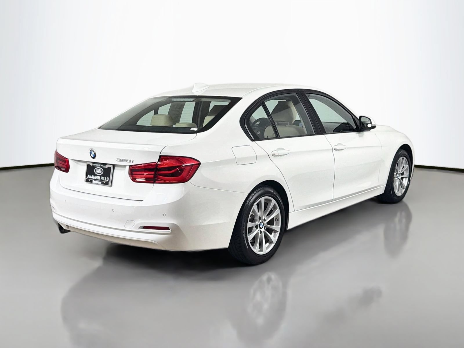 Used 2018 BMW 320i Sedan RWD image 5