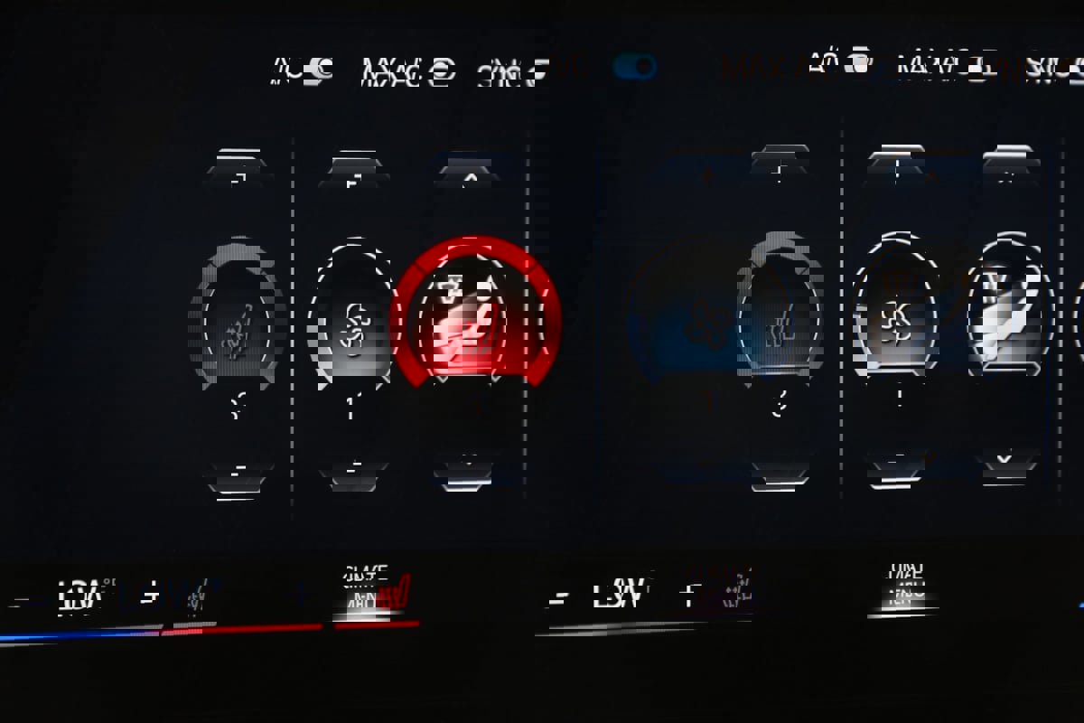 Used 2023 BMW M2 w/ Lighting Package image 8