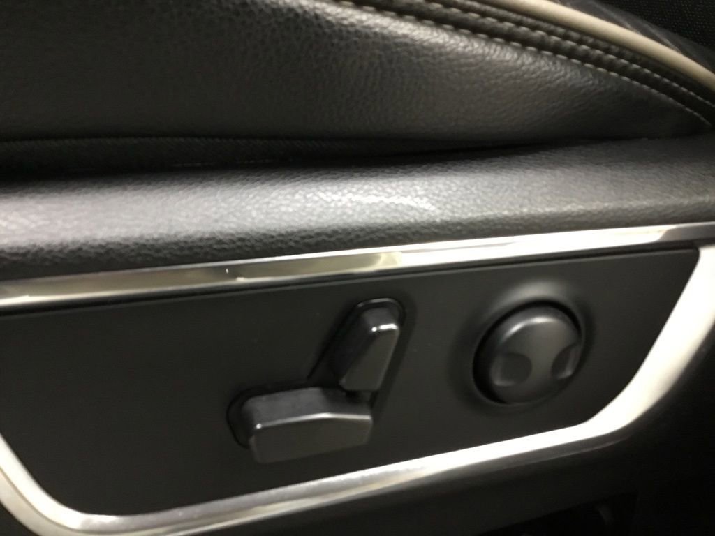 Used 2024 RAM 1500 Laramie AWD/4WD image 9