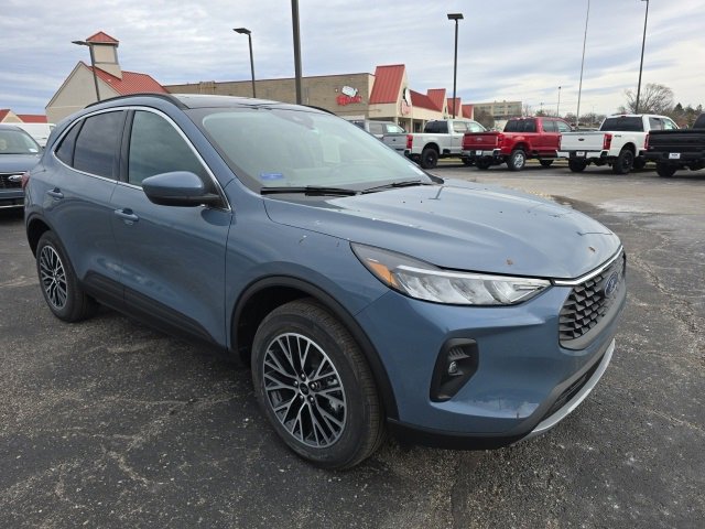 New 2026 Ford Escape SE w/ Class II Trailer Tow Package image 7