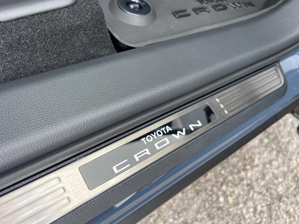 New 2025 Toyota Crown Signia image 7