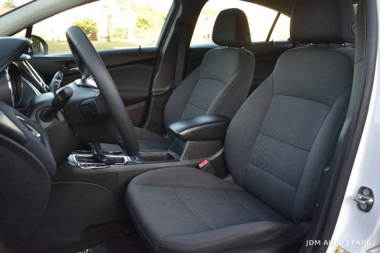 Used 2018 Chevrolet Cruze LT w/ LT Fleet Convenience Package FWD image 12