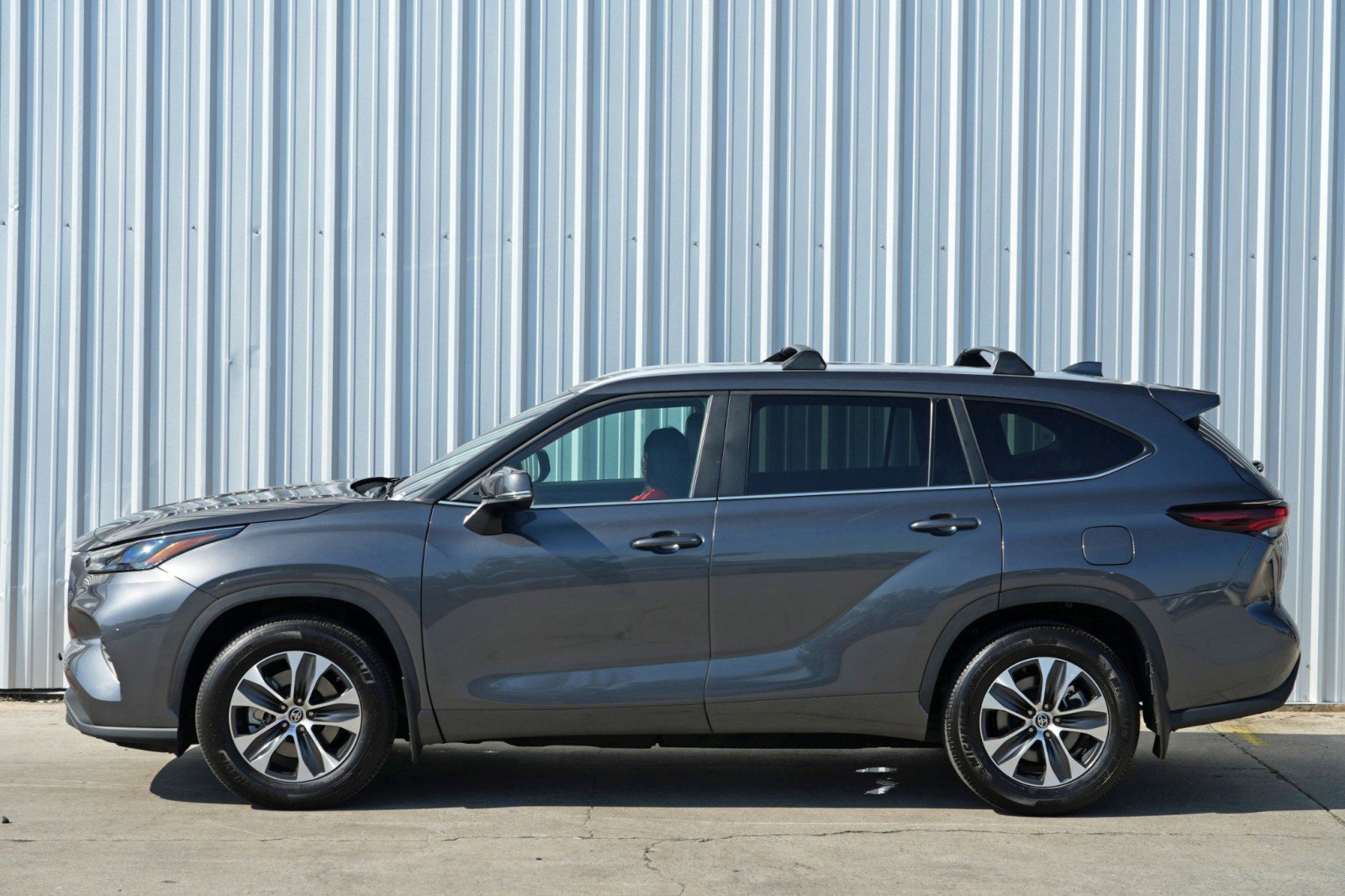 Used 2024 Toyota Highlander XLE image 7
