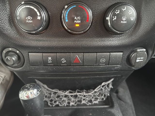 Used 2012 Jeep Wrangler Unlimited Sahara w/ Connectivity Group image 20