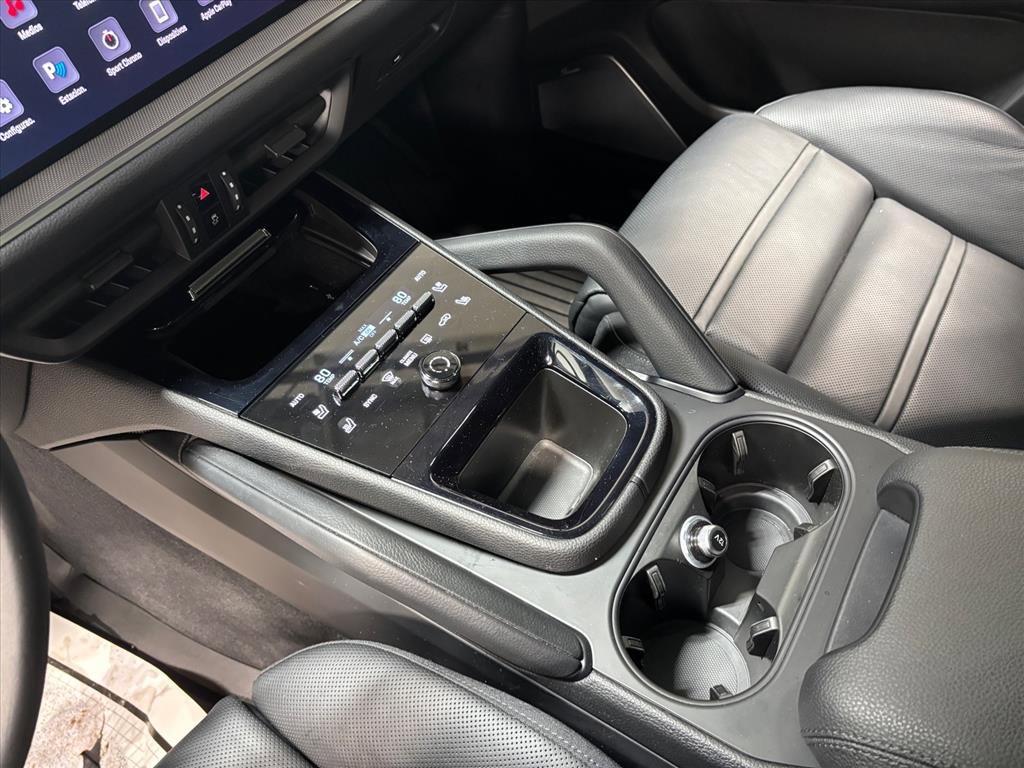 Used 2025 Porsche Cayenne S image 13