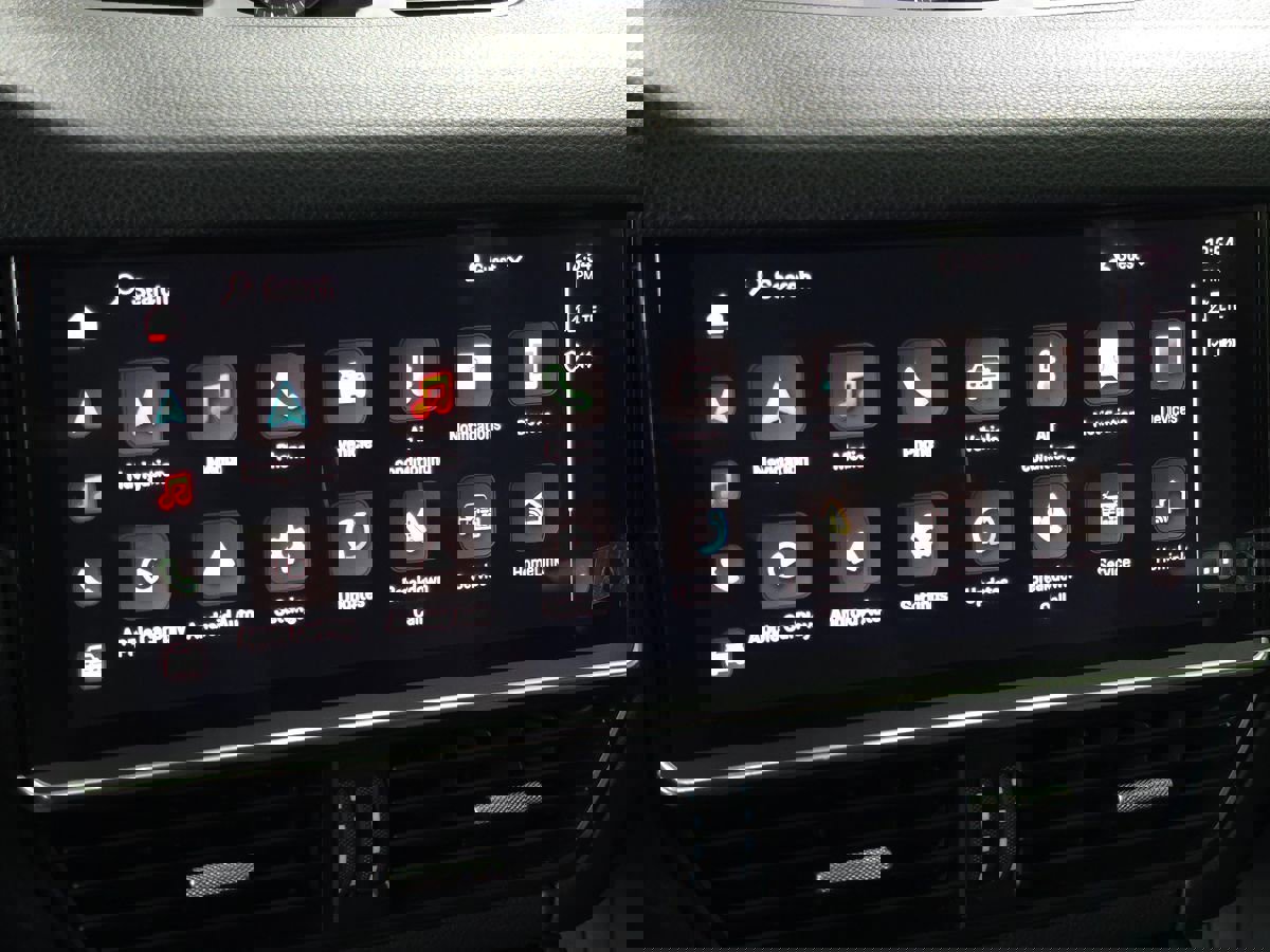 Used 2023 Porsche Cayenne Platinum Edition image 39