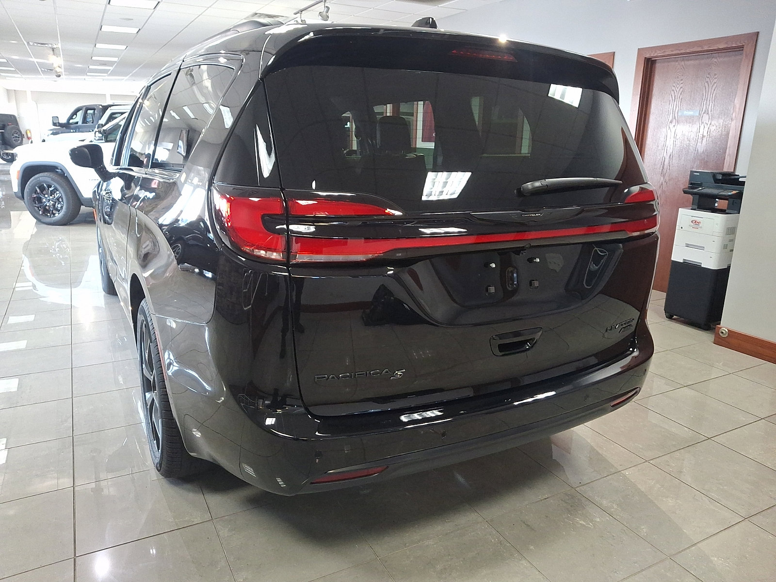 New 2026 Chrysler Pacifica Limited w/ S Appearance Package image 6
