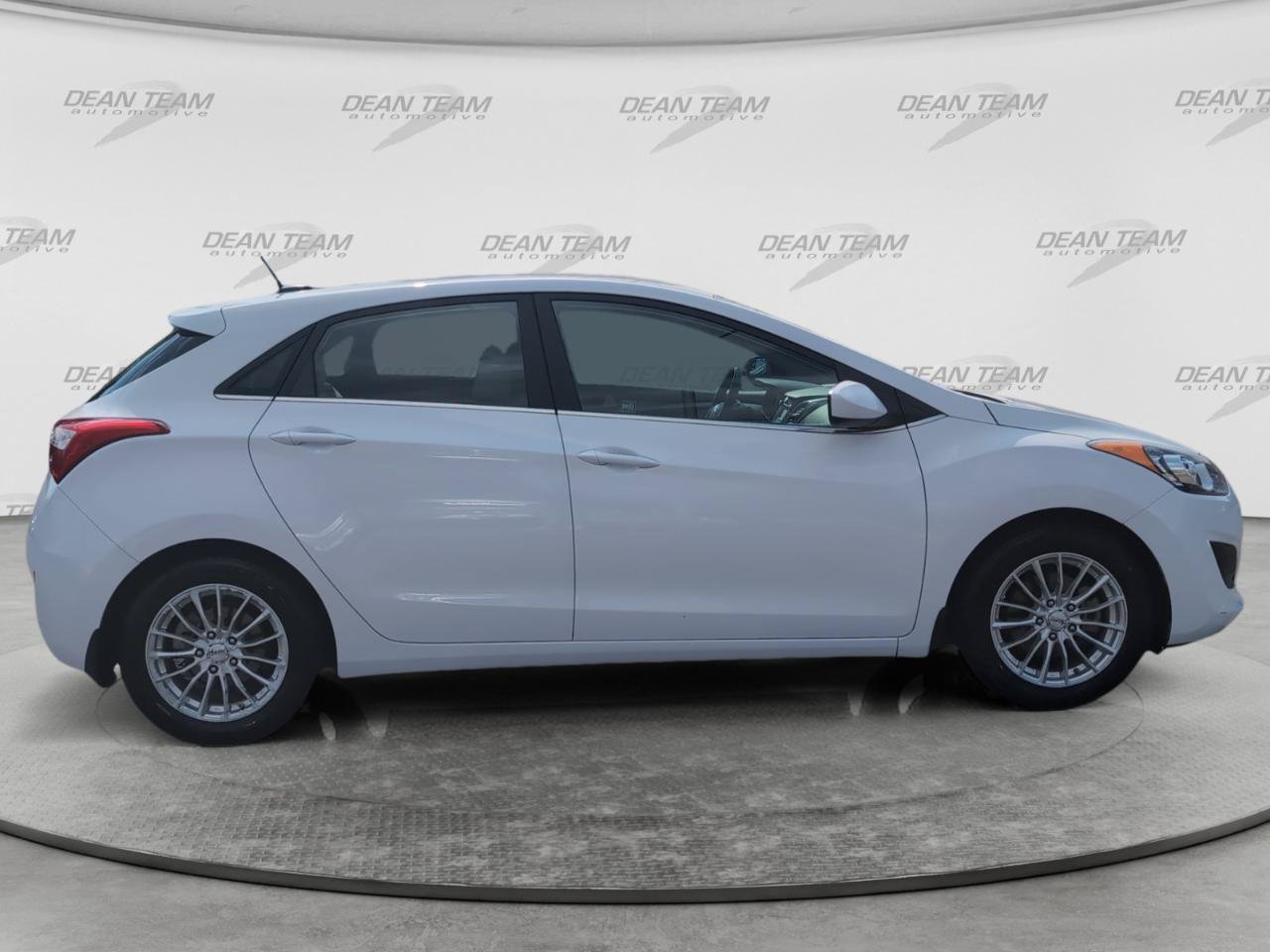 Used 2016 Hyundai Elantra GT FWD image 4