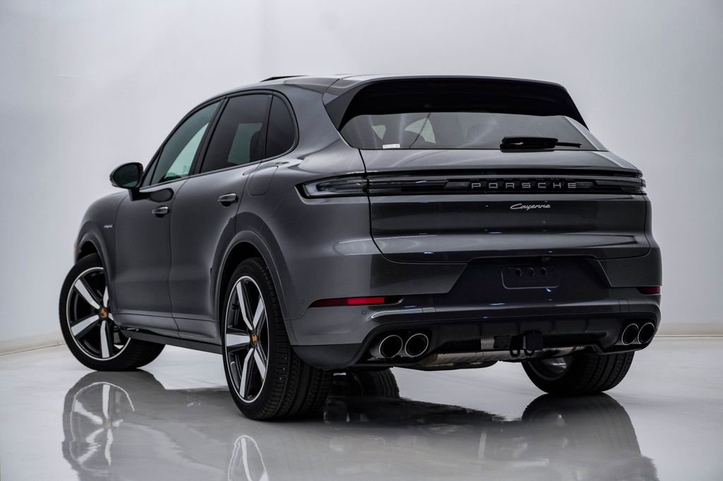 Certified 2025 Porsche Cayenne E-Hybrid AWD/4WD image 3