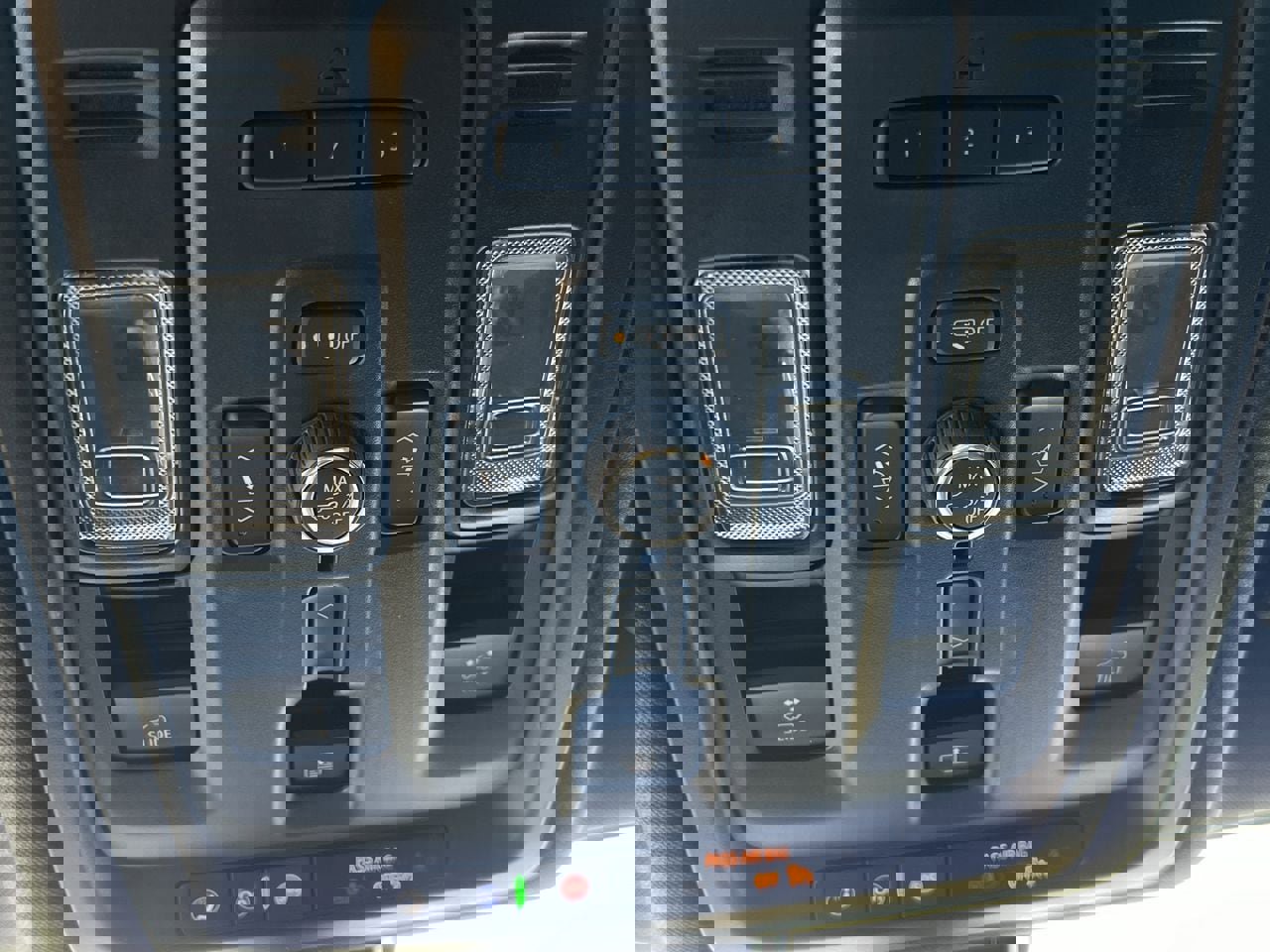 Used 2021 GMC Yukon XL Denali w/ Denali Premium Package image 25