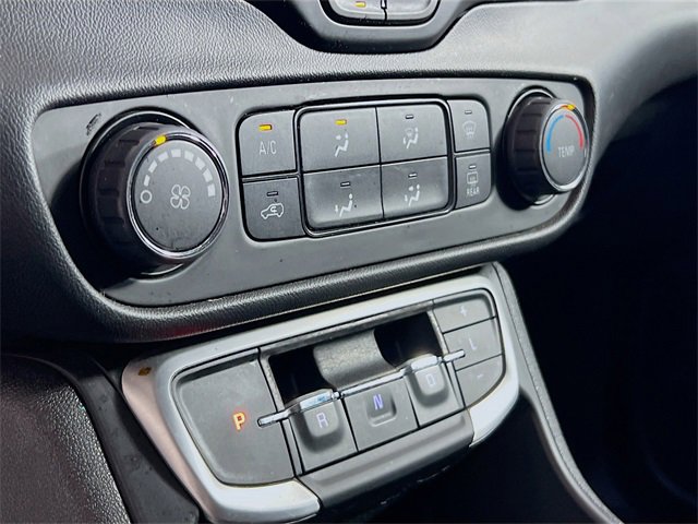 Used 2024 GMC Terrain SLE image 13