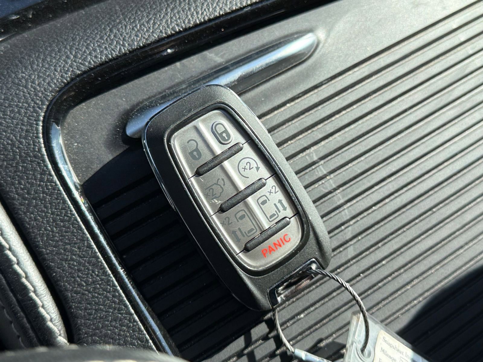 Used 2025 Chrysler Pacifica Limited image 24