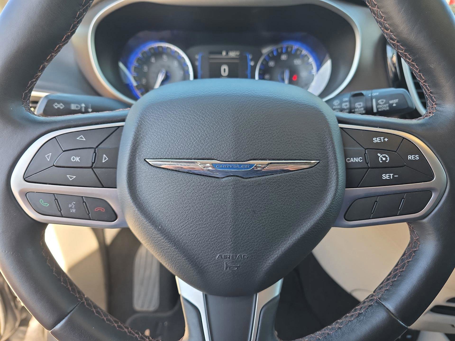 Used 2017 Chrysler Pacifica Touring-L image 36