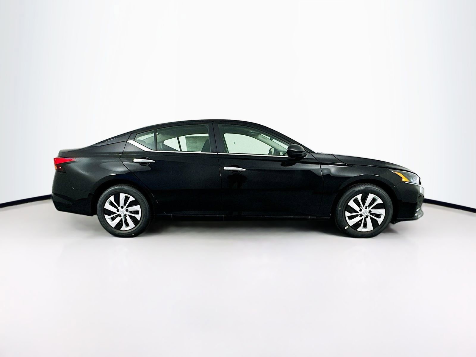 Used 2025 Nissan Altima 2.5 S FWD image 8