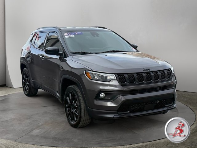 Used 2023 Jeep Compass Altitude w/ Convenience Group AWD/4WD image 1