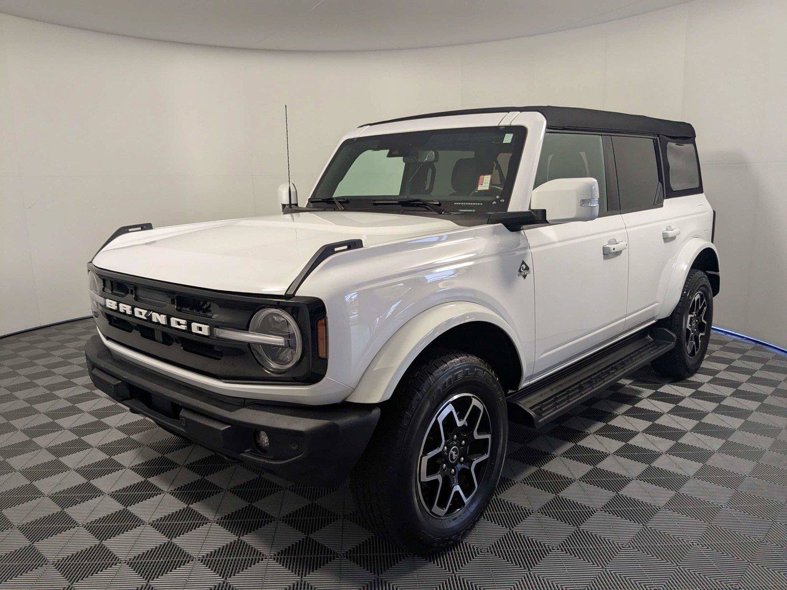 Used 2025 Ford Bronco Outer Banks AWD/4WD image 2