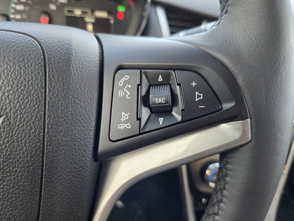 Used 2022 Chevrolet Trax LT w/ LT Convenience Package image 14