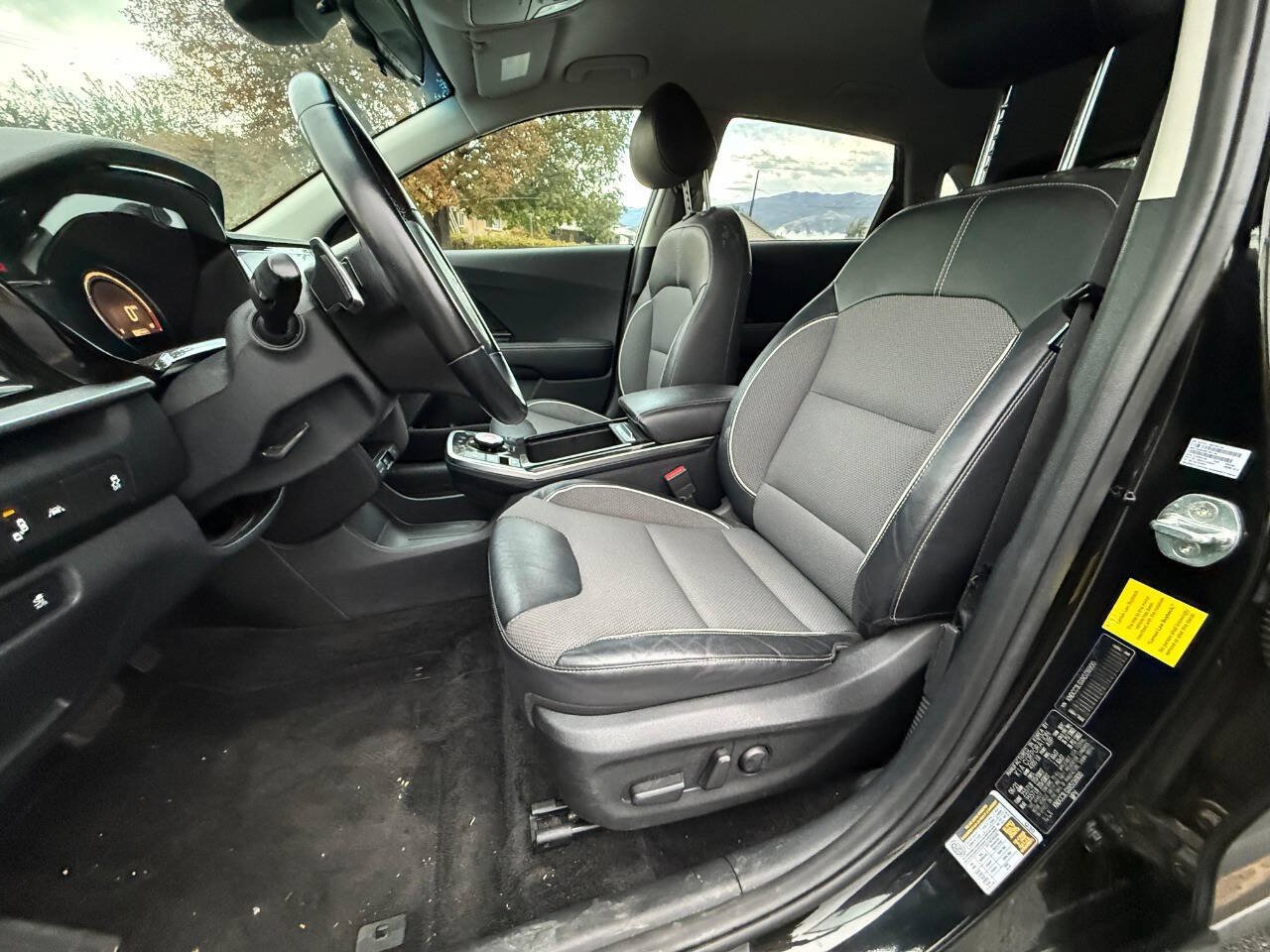 Used 2022 Kia Niro EX FWD image 11