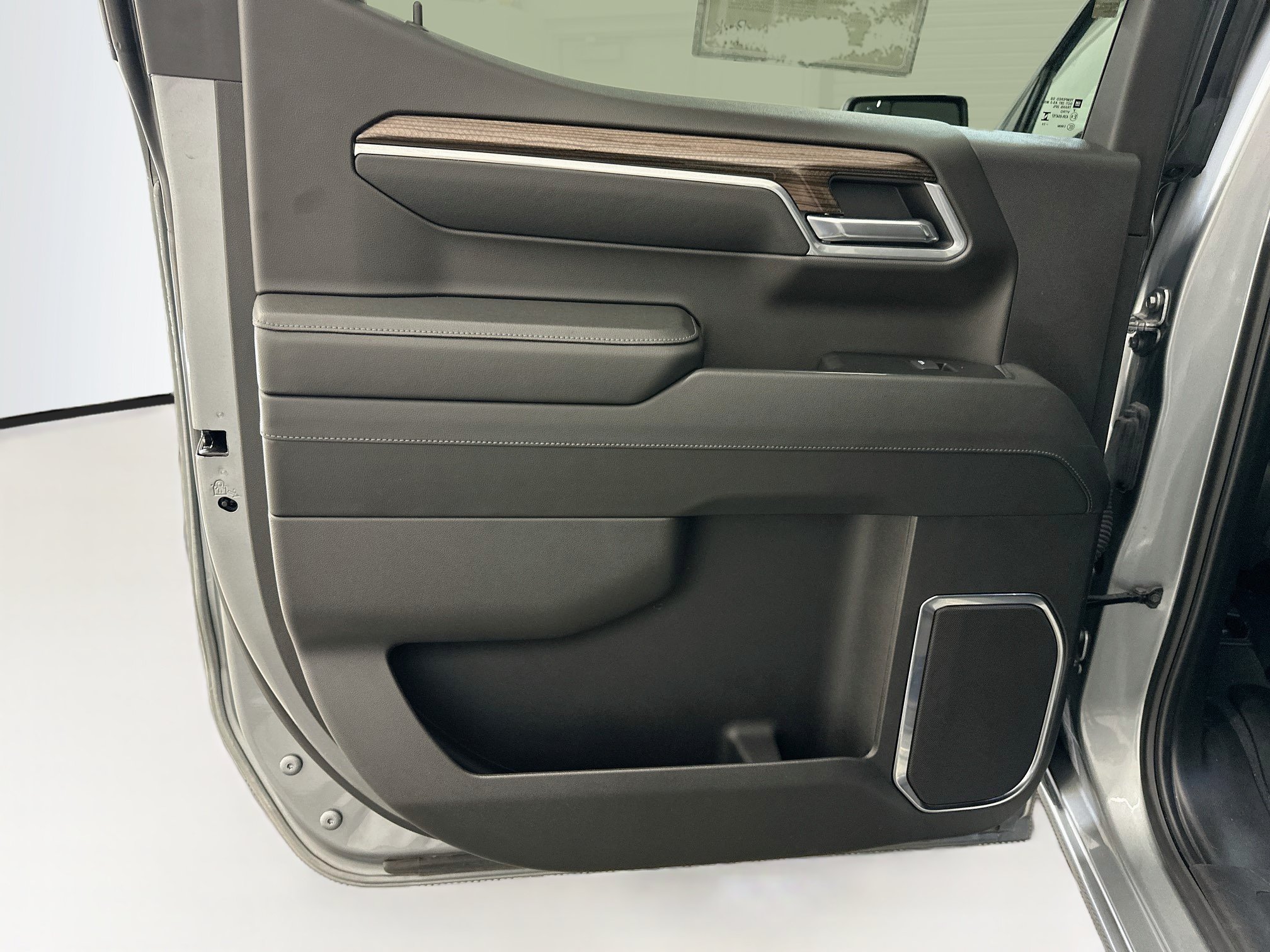 Used 2024 Chevrolet Silverado 1500 LT AWD/4WD image 27