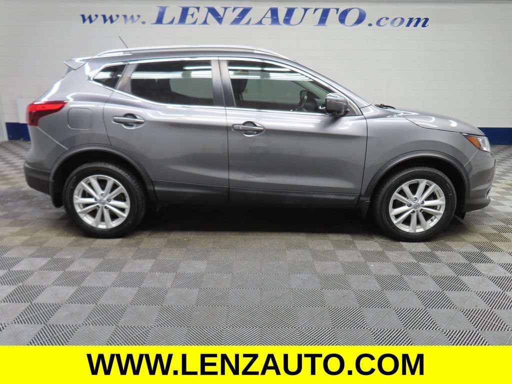 Used 2017 Nissan Rogue Sport SV w/ SV Premium Package AWD/4WD image 2
