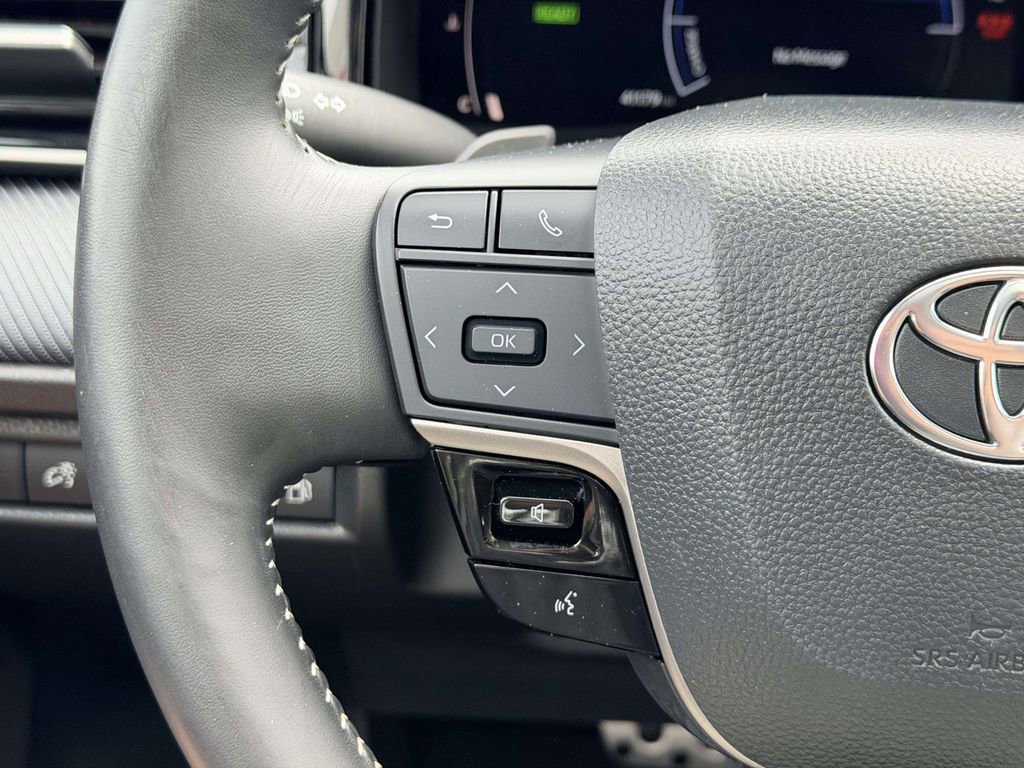 Certified 2025 Toyota Camry SE w/ Convenience Package FWD image 9