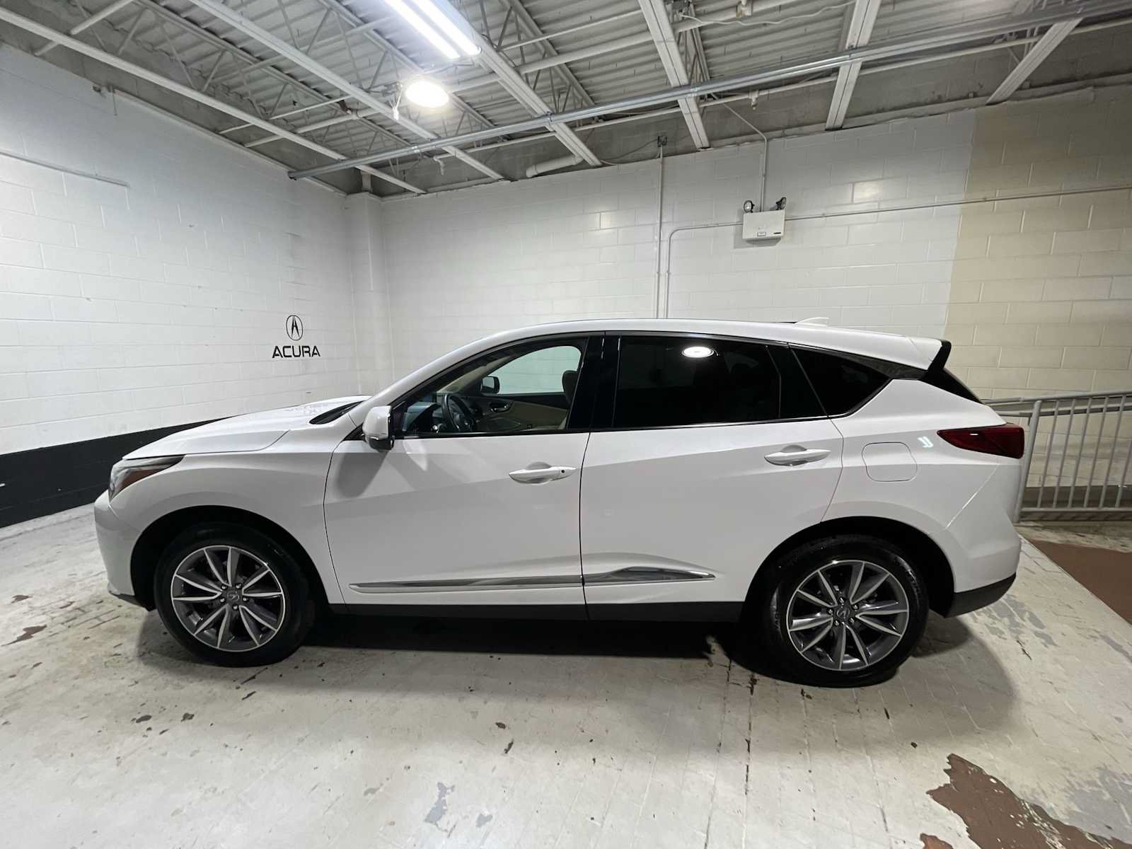 Used 2023 Acura RDX w/ Technology Package AWD/4WD image 3