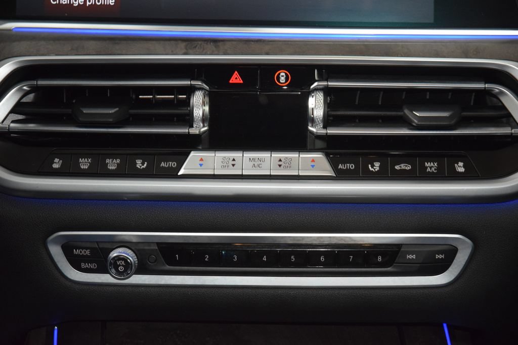 Used 2020 BMW X7 M50i w/ Dynamic Handling Package AWD/4WD image 36