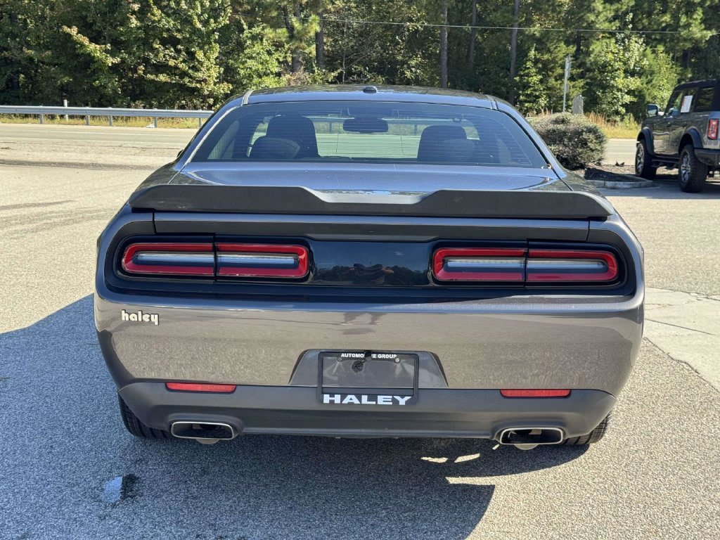 Used 2016 Dodge Challenger SXT RWD image 22