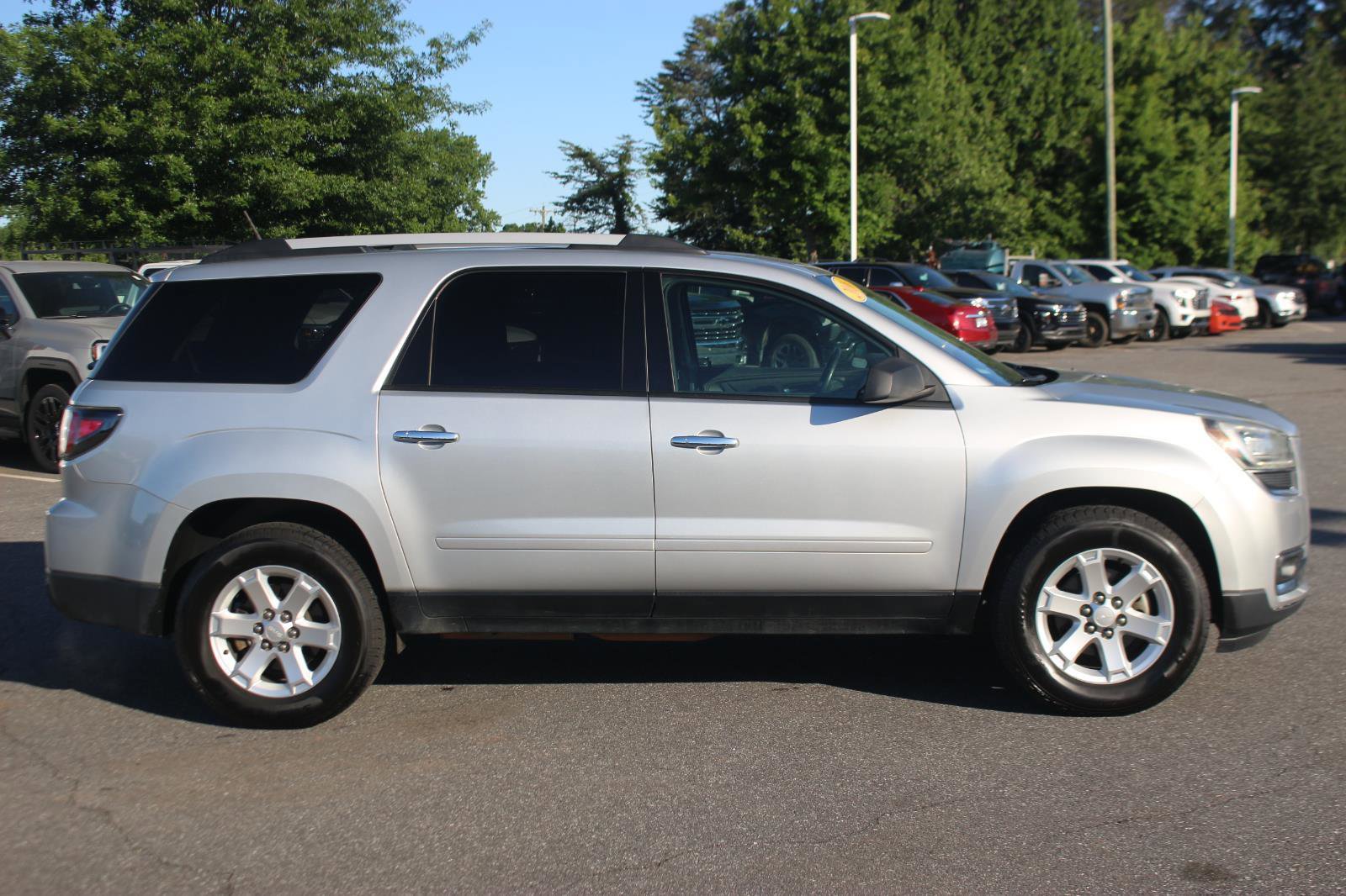 Used 2016 GMC Acadia SLE FWD image 8