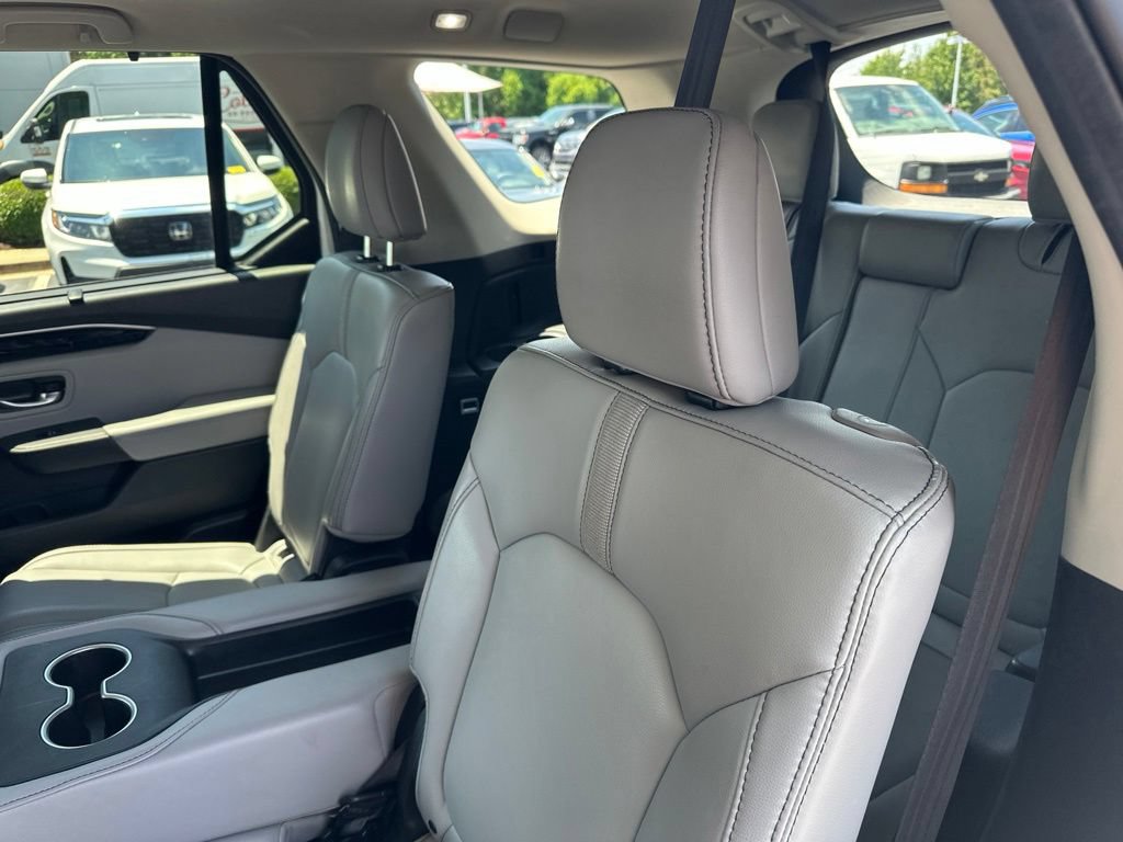 Certified 2025 Honda Pilot Touring image 14