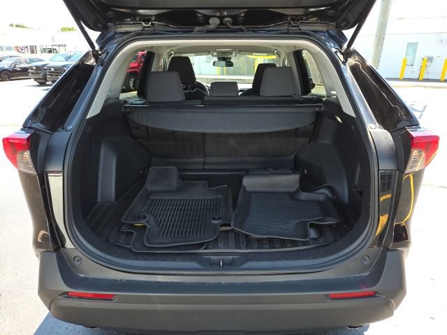 Used 2022 Toyota RAV4 LE AWD/4WD image 24
