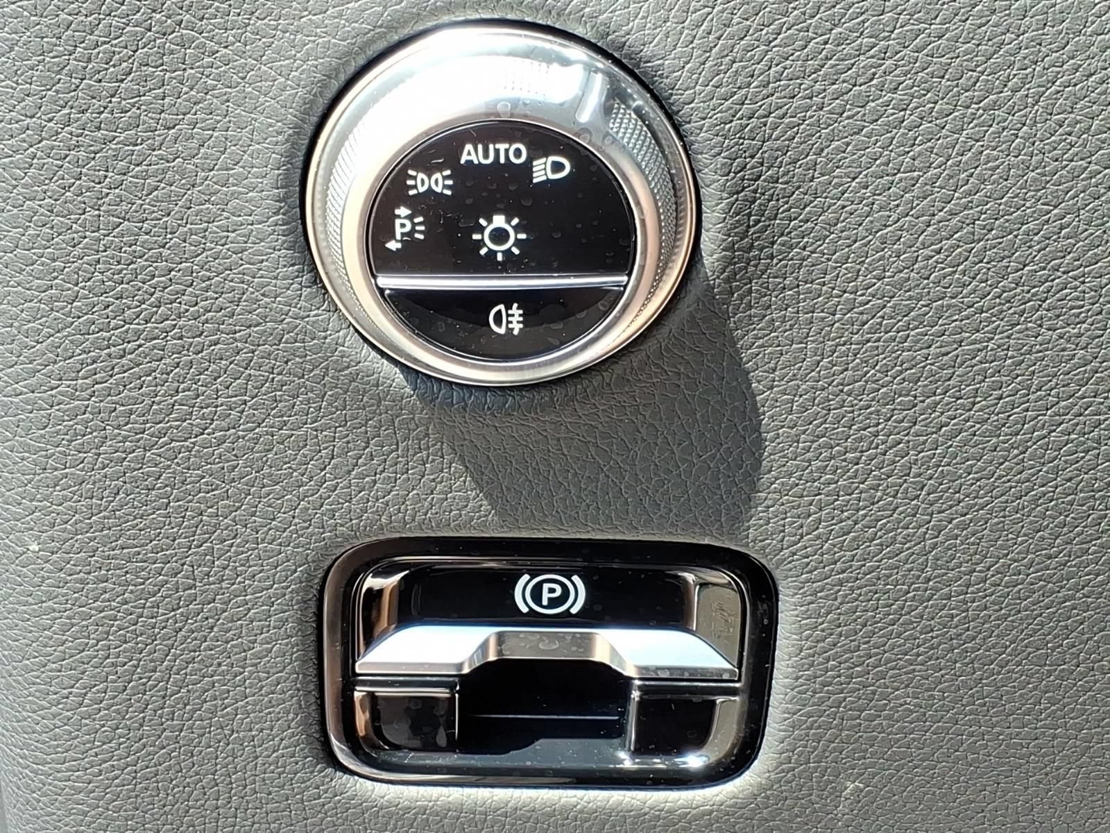Certified 2024 Mercedes-Benz GLC 43 AMG 4MATIC image 17