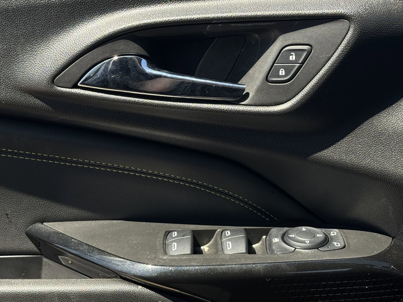 Used 2025 Chevrolet Trax ACTIV w/ Sunroof Package FWD image 23