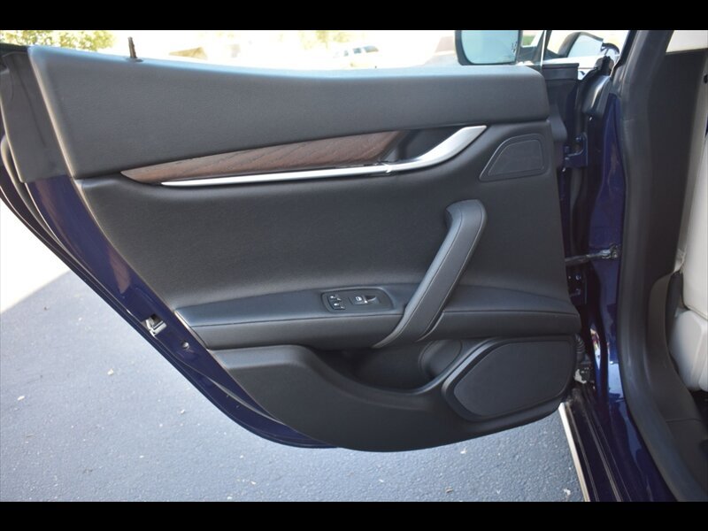 Used 2015 Maserati Ghibli image 22