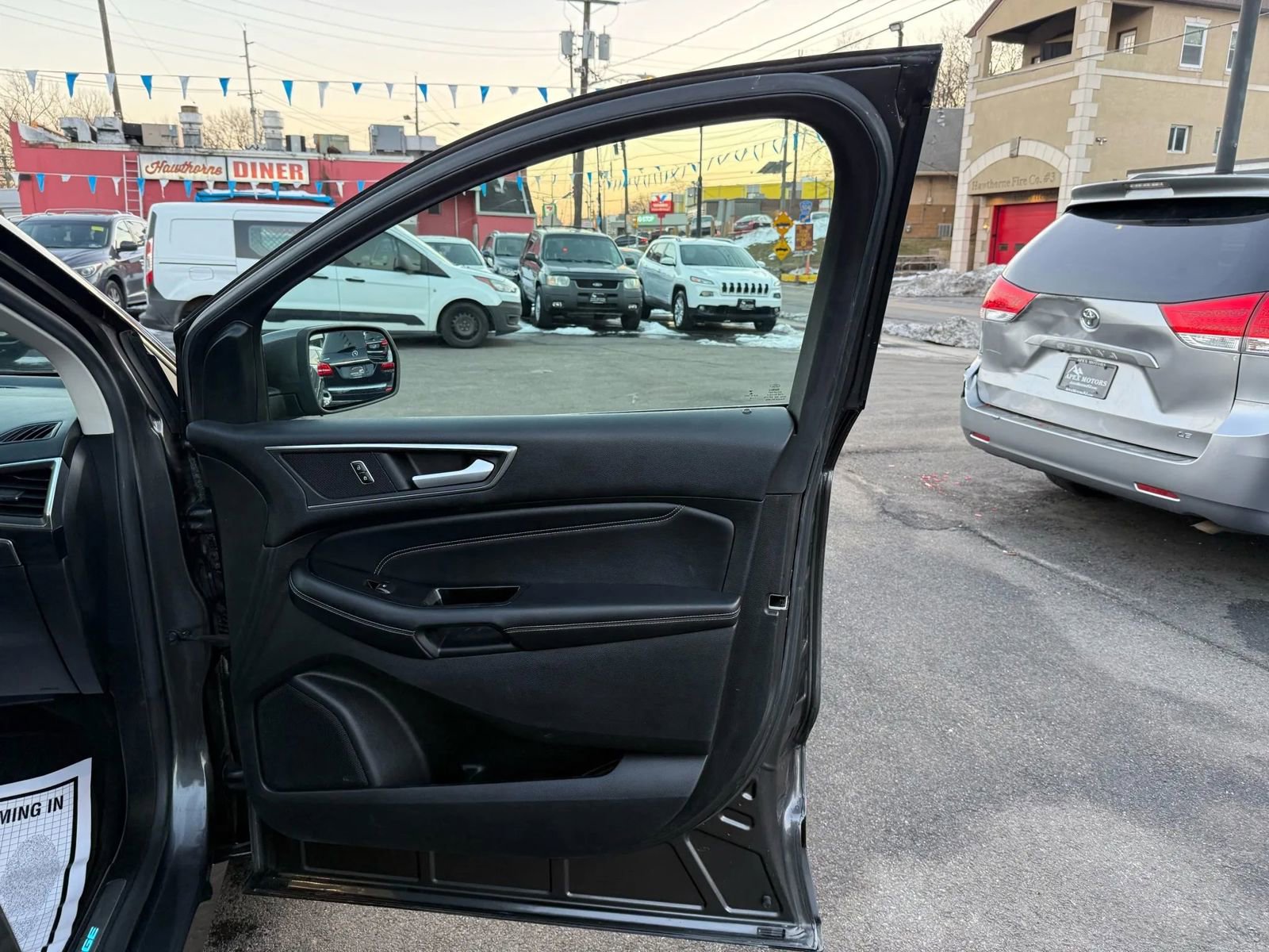 Used 2015 Ford Edge Titanium image 44