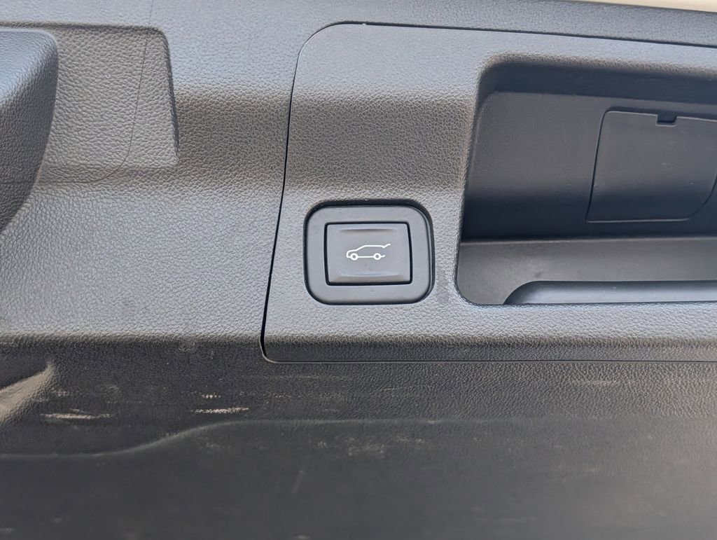 Used 2023 GMC Acadia SLT w/ Technology Package image 26