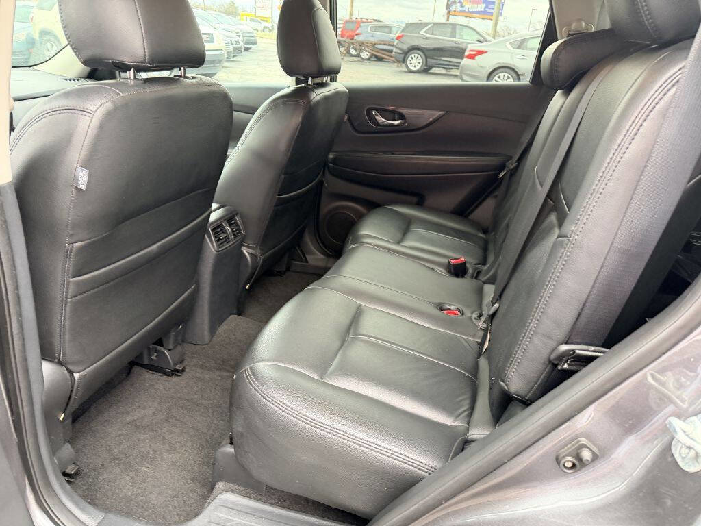 Used 2017 Nissan Rogue SV image 6