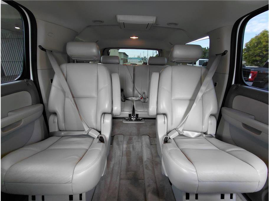 Used 2010 Chevrolet Suburban LTZ image 9