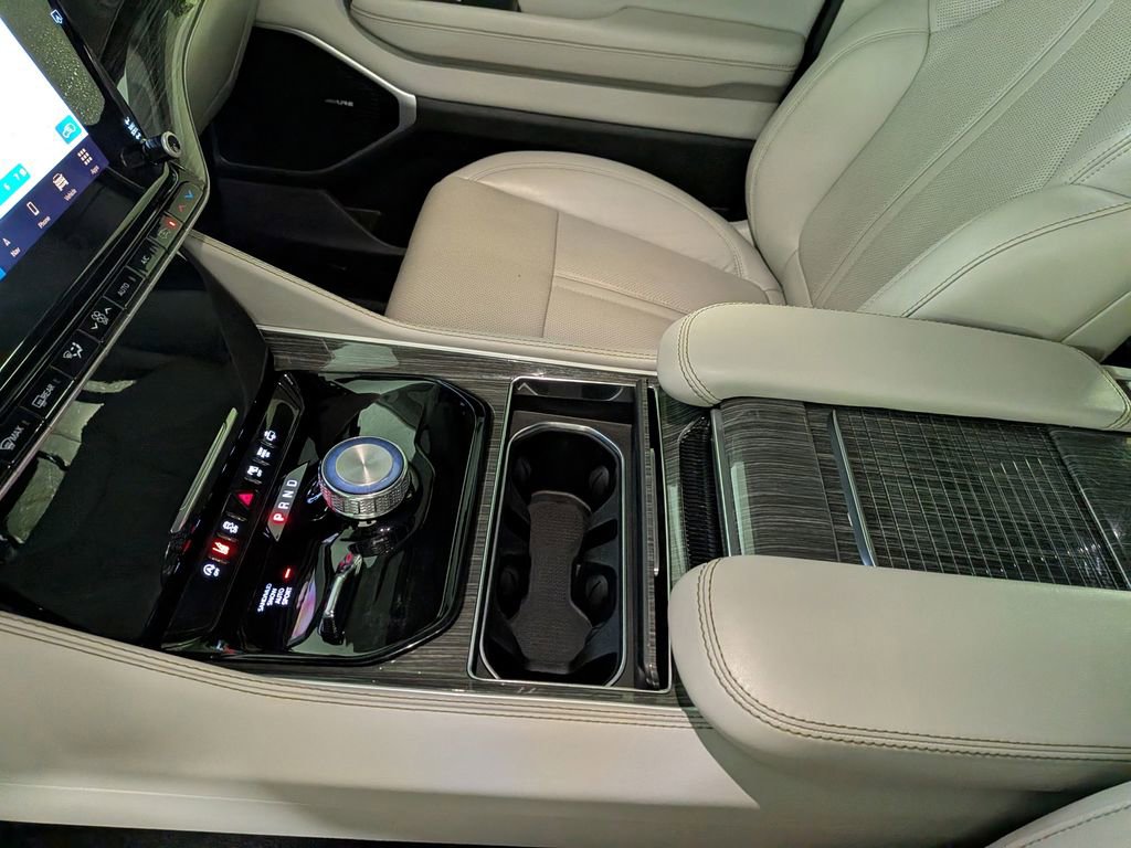 Certified 2022 Jeep Wagoneer Series II w/ Premium Group I AWD/4WD image 29