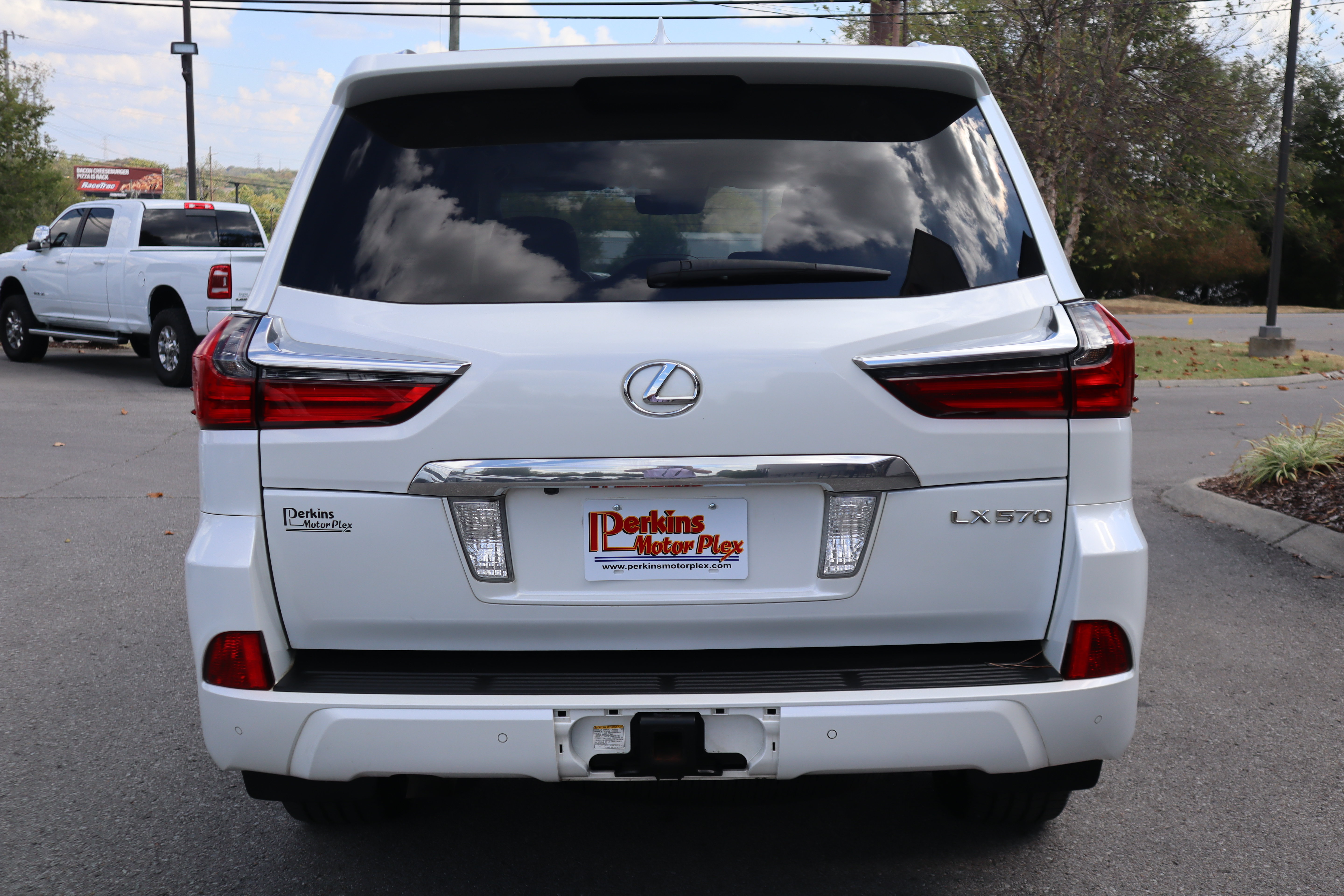 Used 2016 Lexus LX 570 4WD w/ Luxury Package image 8