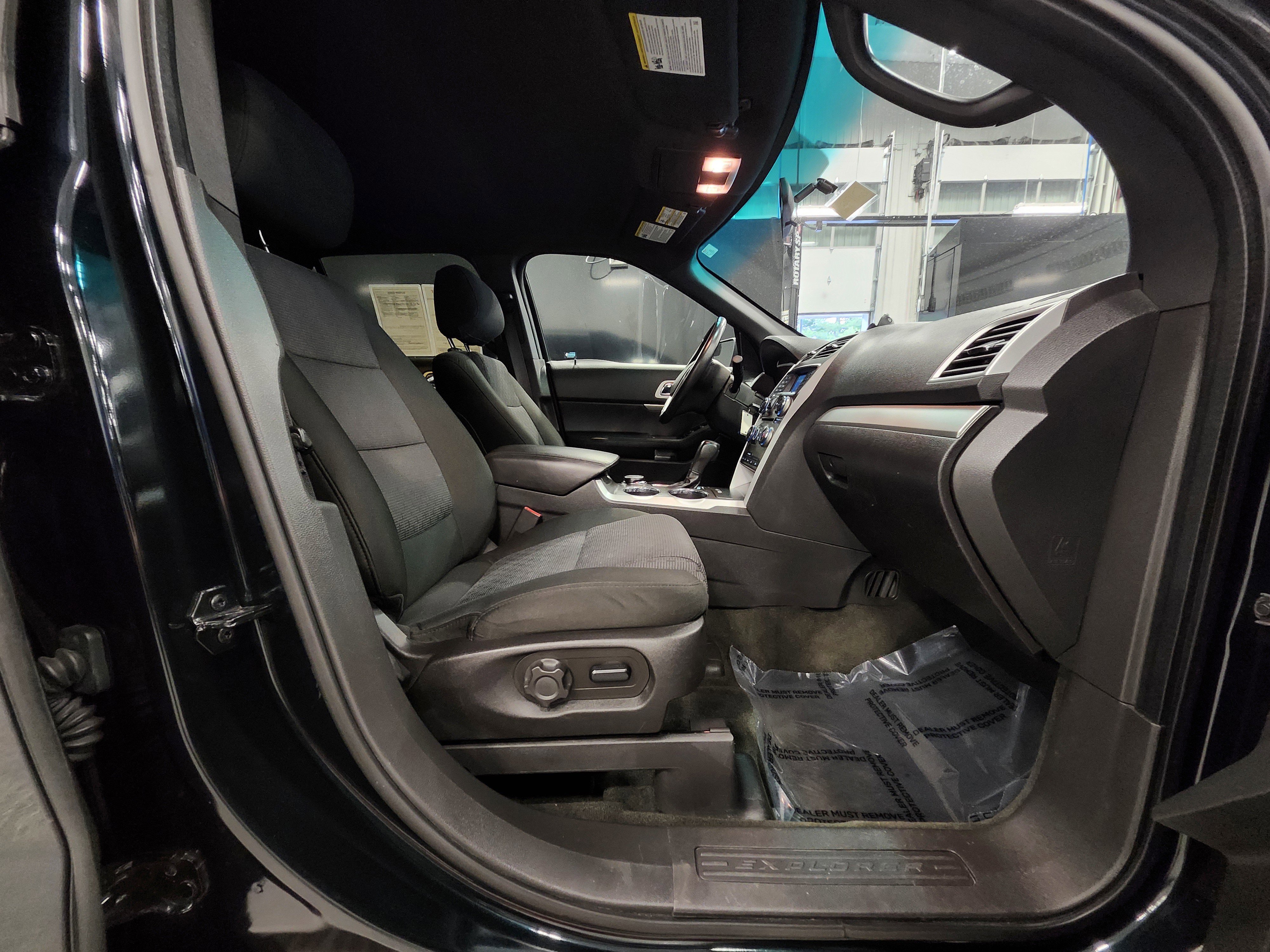 Used 2014 Ford Explorer XLT image 22